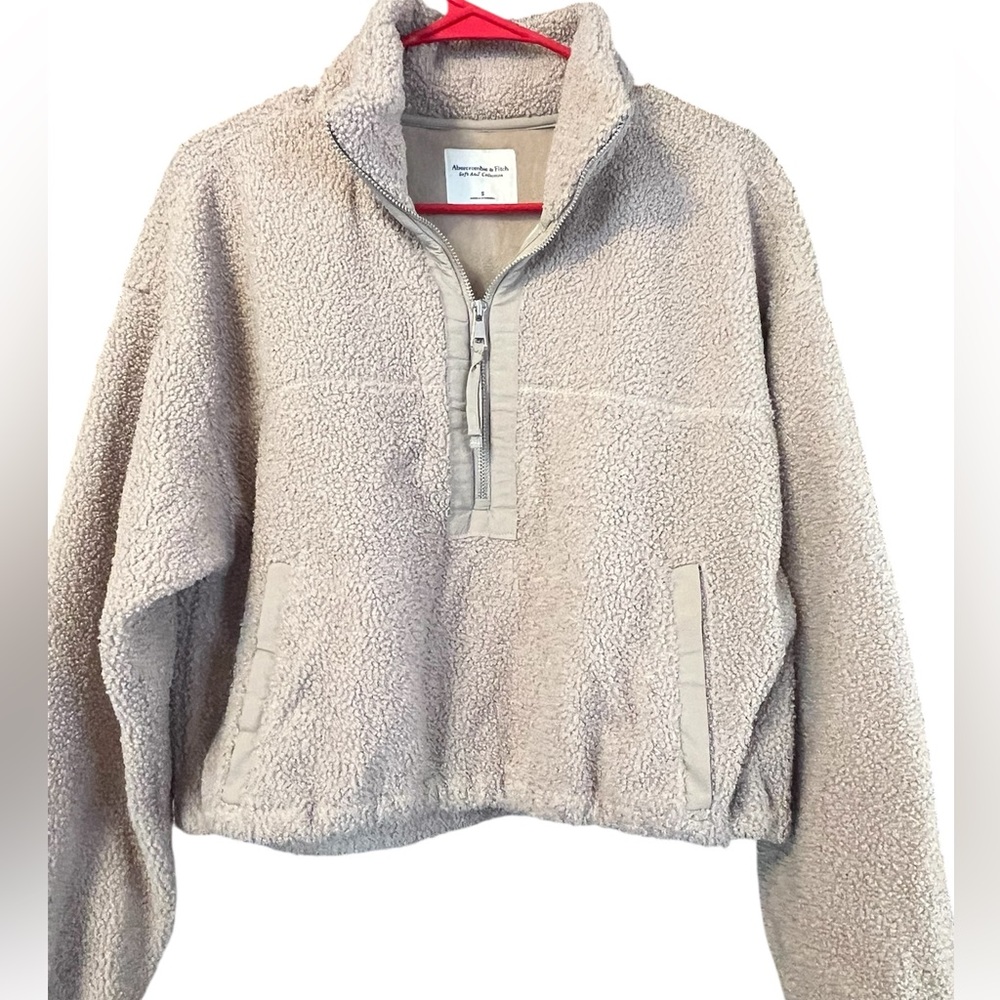 Abercrombie and Fitch soft A&F collection tan cropped Sherpa jacket pockets S